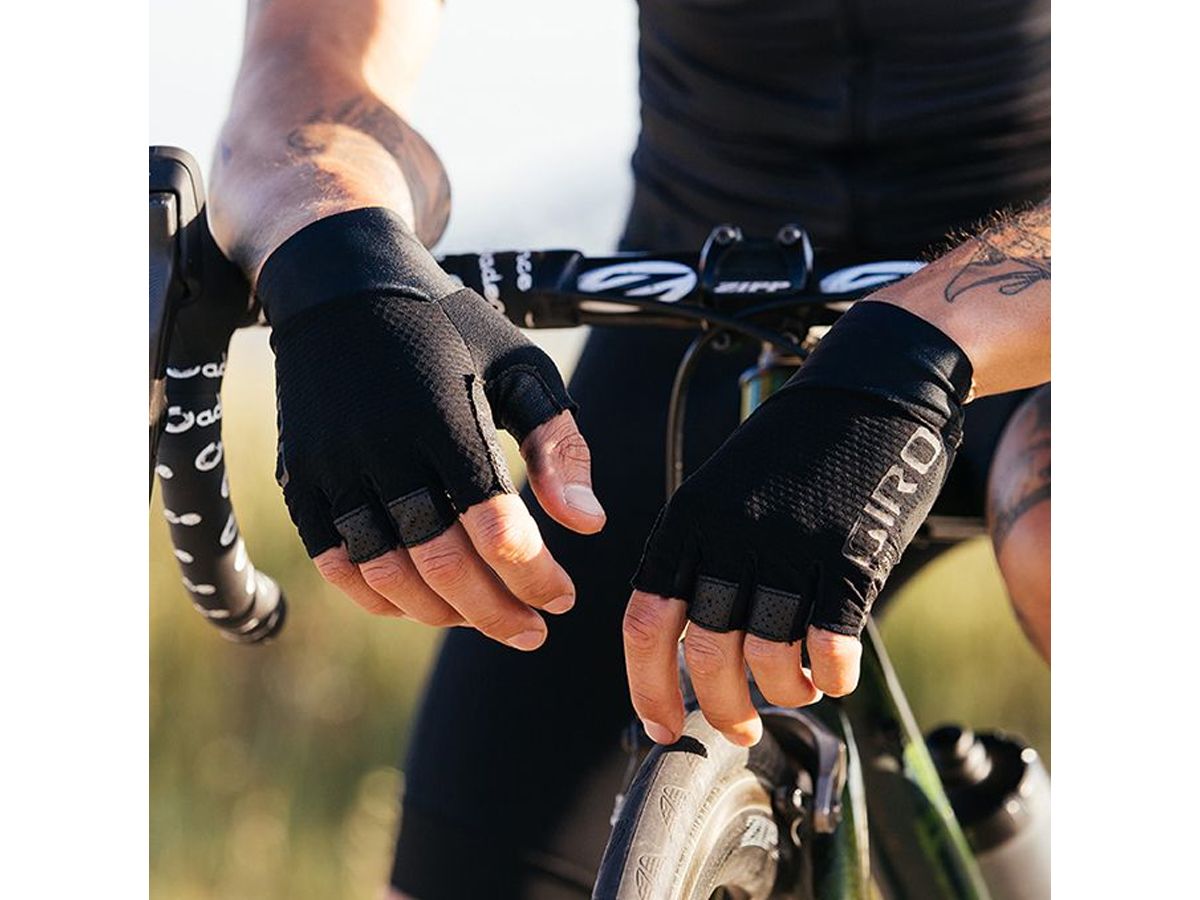 https://www.sumitate.com.uy/img/articulos/2021/03/guantes_ciclismo_giro_zero_cs_5_imagen2.jpg